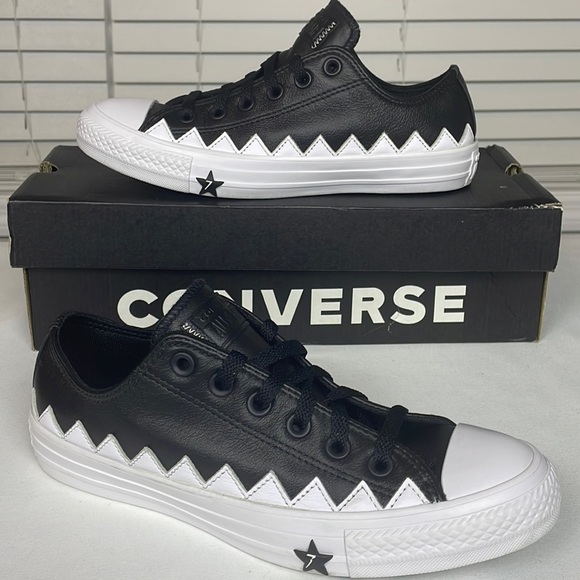Converse Black and White Zigzag Sneakers Ladies Size 8 - Picture 1 of 12